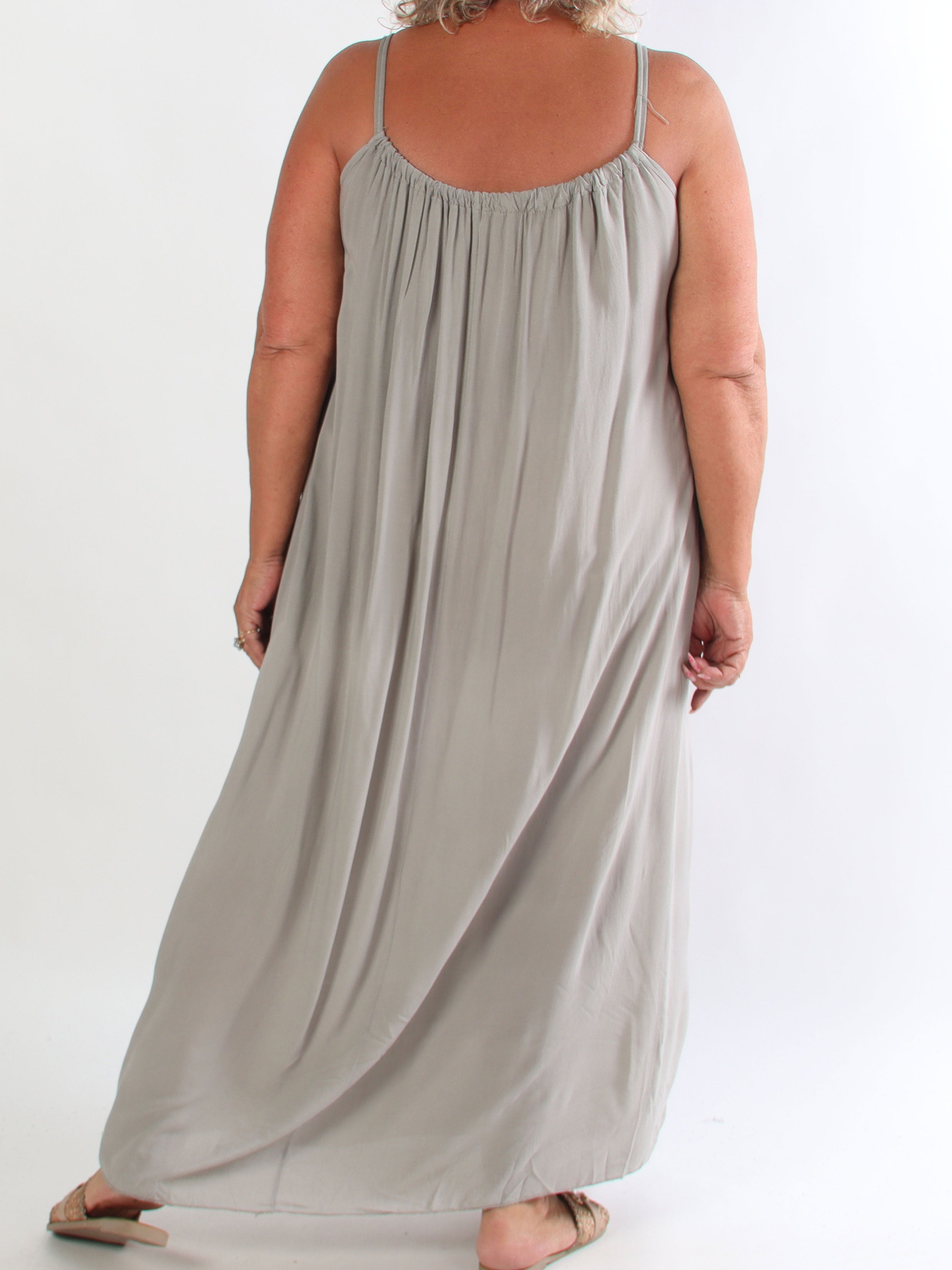 Sunshines Long - Lang og luftig plus size stropkjole i viskose